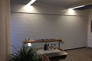 Rolltor bei Kantine in Geretsried